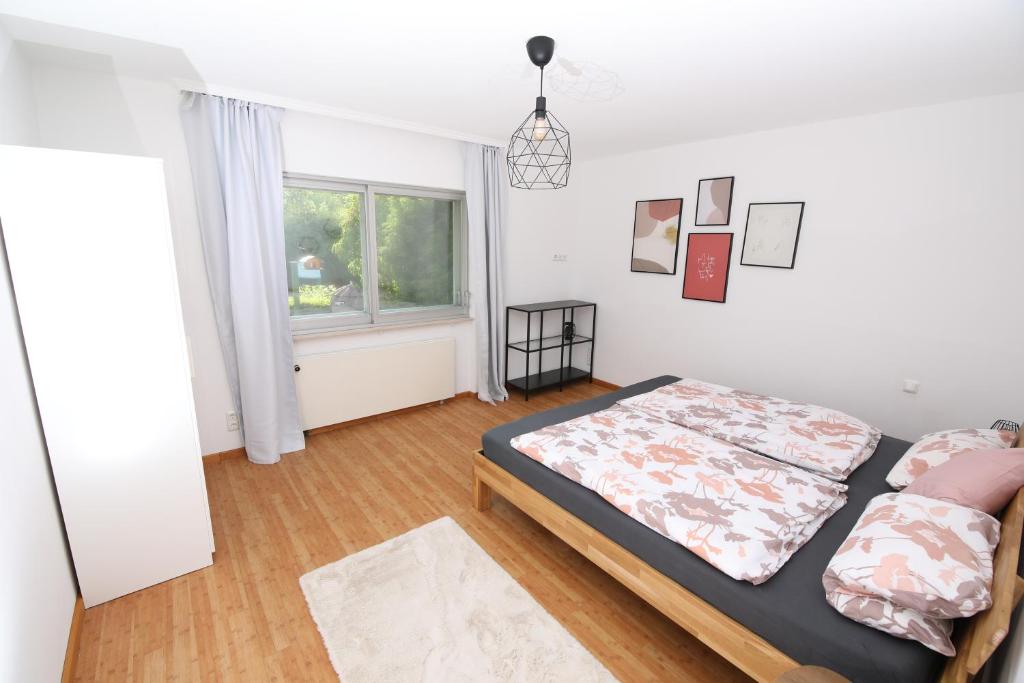 Traumhafte Unterkunft mit Garten - Bild 2